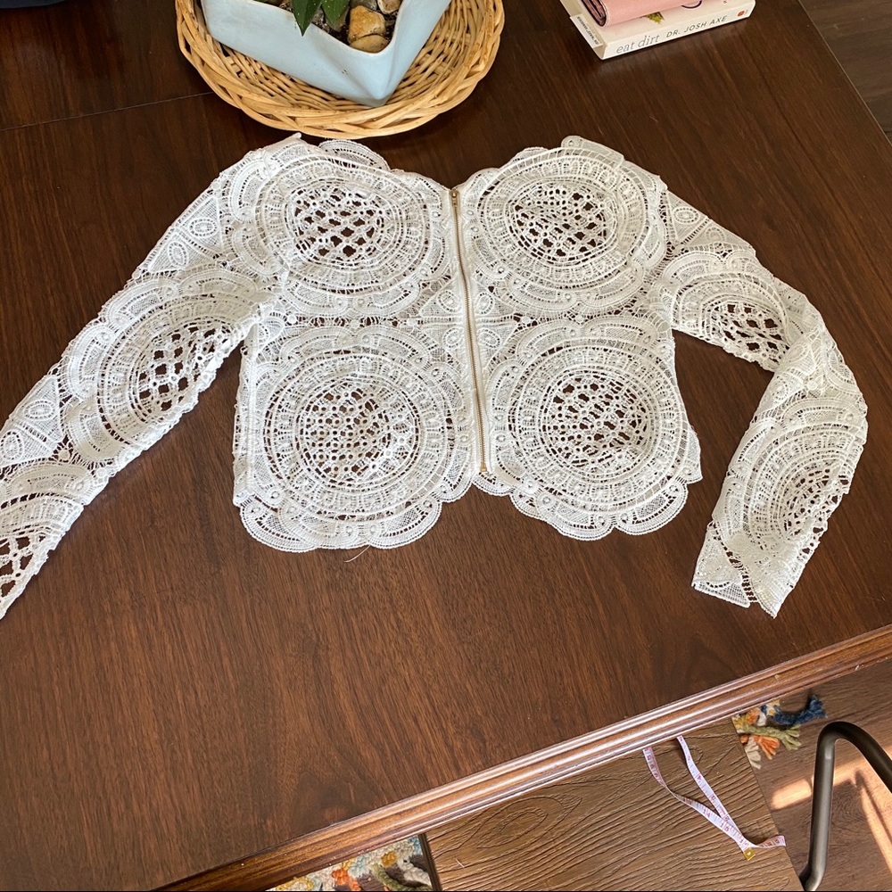 Fashion Nova Lace Crop top - Picture 4 of 4